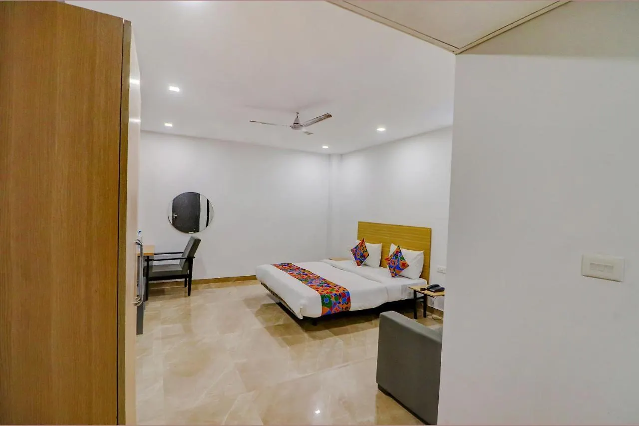 فاراناسي Fabhotel Premium Kashi فندق